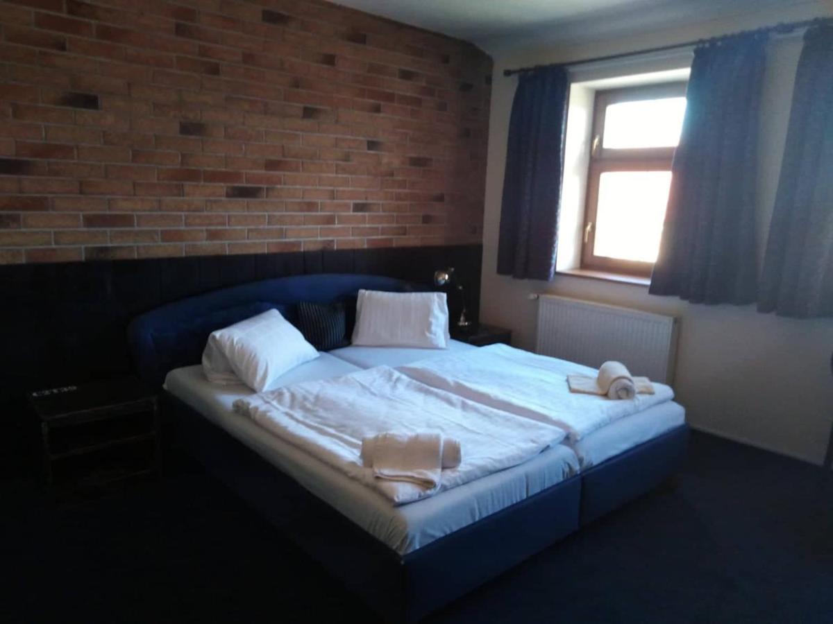 Hotel Chicago Chomutov Εξωτερικό φωτογραφία