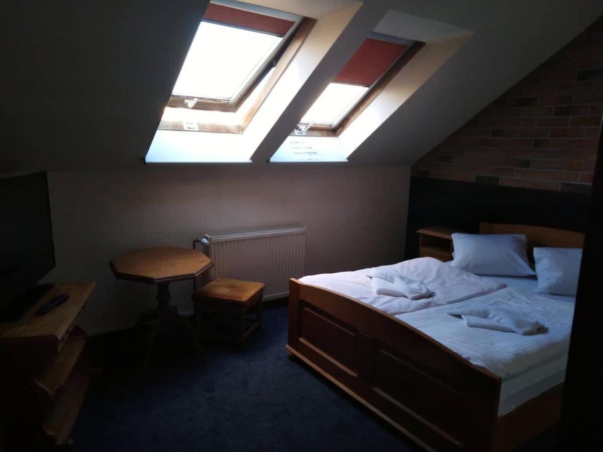 Hotel Chicago Chomutov Εξωτερικό φωτογραφία